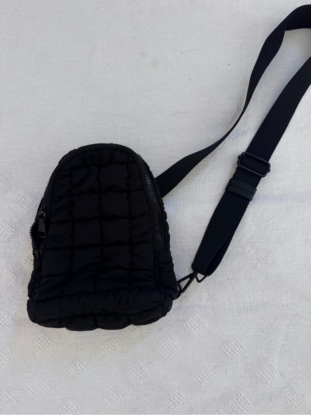 Black puffer sling bag